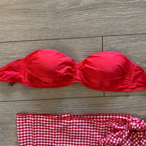 EUC! Red Bandeau Top and Cute Sarong - Picture 2 of 5